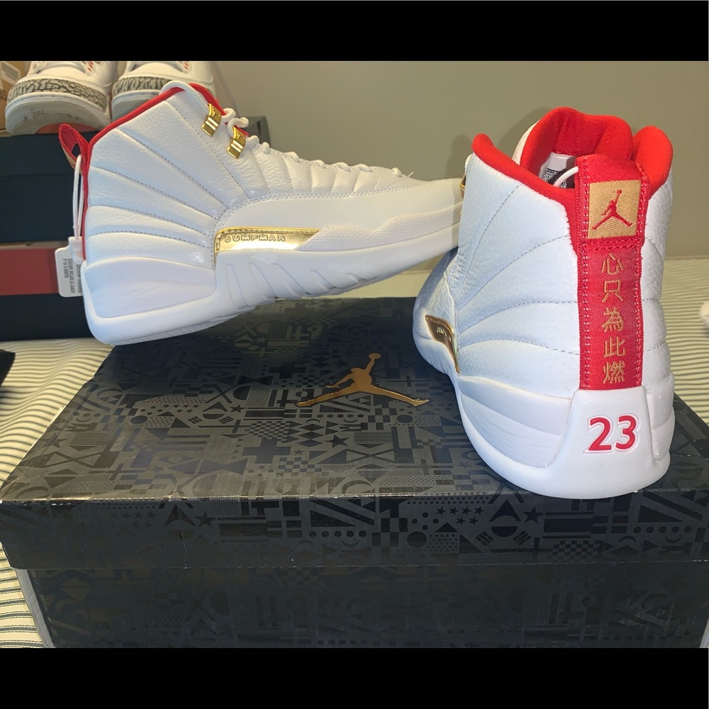 Jordan 12 Fiba ( DEADSTOCK ) size 9.5